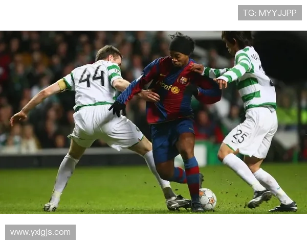 老外激情演绎足球明星歌曲展现跨文化音乐魅力与热爱