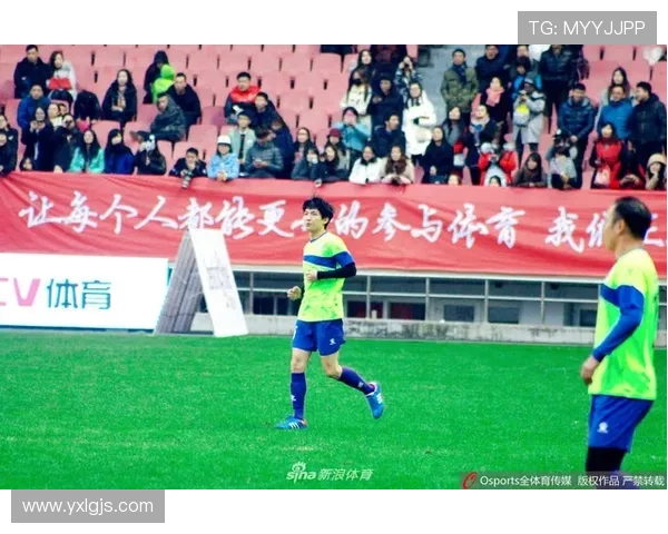 足球场上的歌声与球技的反差谁是唱歌最差的足球明星