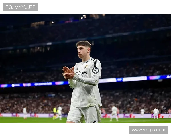 足球明星优雅站姿壁纸尽显风采与魅力让你感受足球的激情与梦想