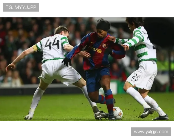 足球明星在抖音上分享训练日常与精彩瞬间引发粉丝热议与互动