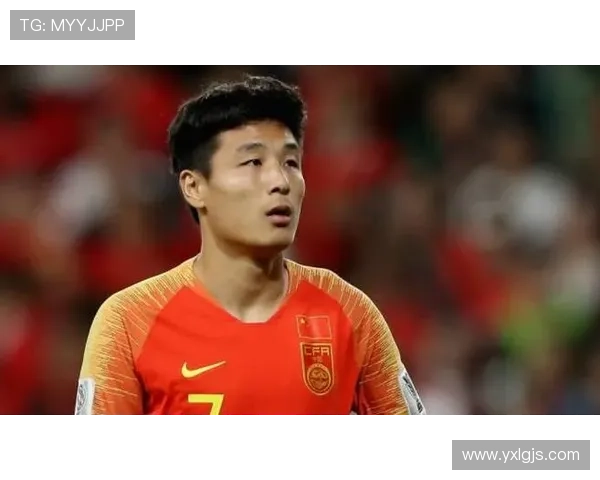 足球明星新发型大变身剪头发全过程视频分享引发球迷热议